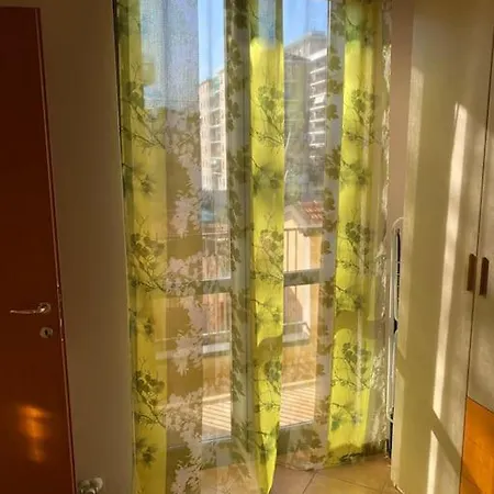 Bilocale Moderno E Luminoso Con Parcheggio Privato Apartamento