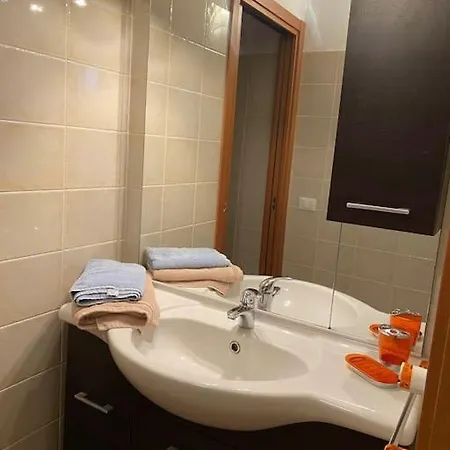 Apartamento Bilocale Moderno E Luminoso Con Parcheggio Privato *